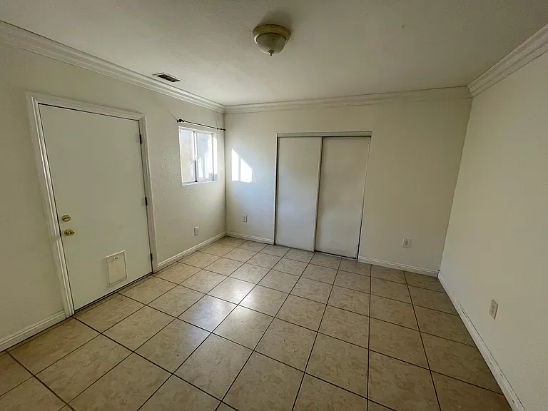 415 N Murrietta Pl — Photo 3