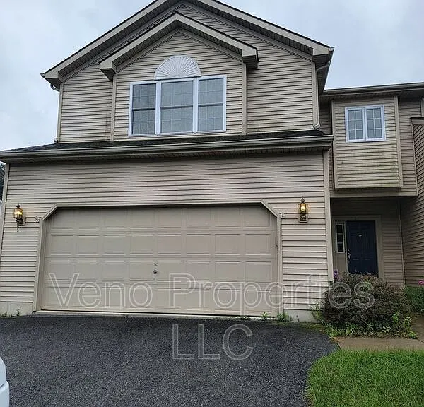 16 Secretariat Ln — Photo 1