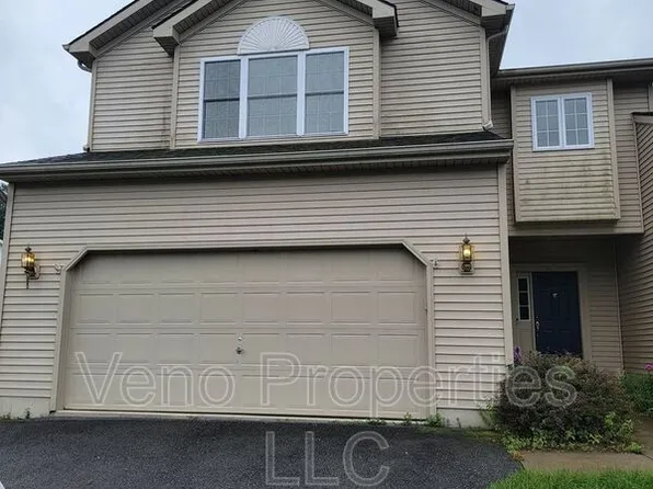 16 Secretariat Ln, Saratoga Springs, NY 12866