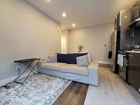 5th image of 804 Park Pl #2D