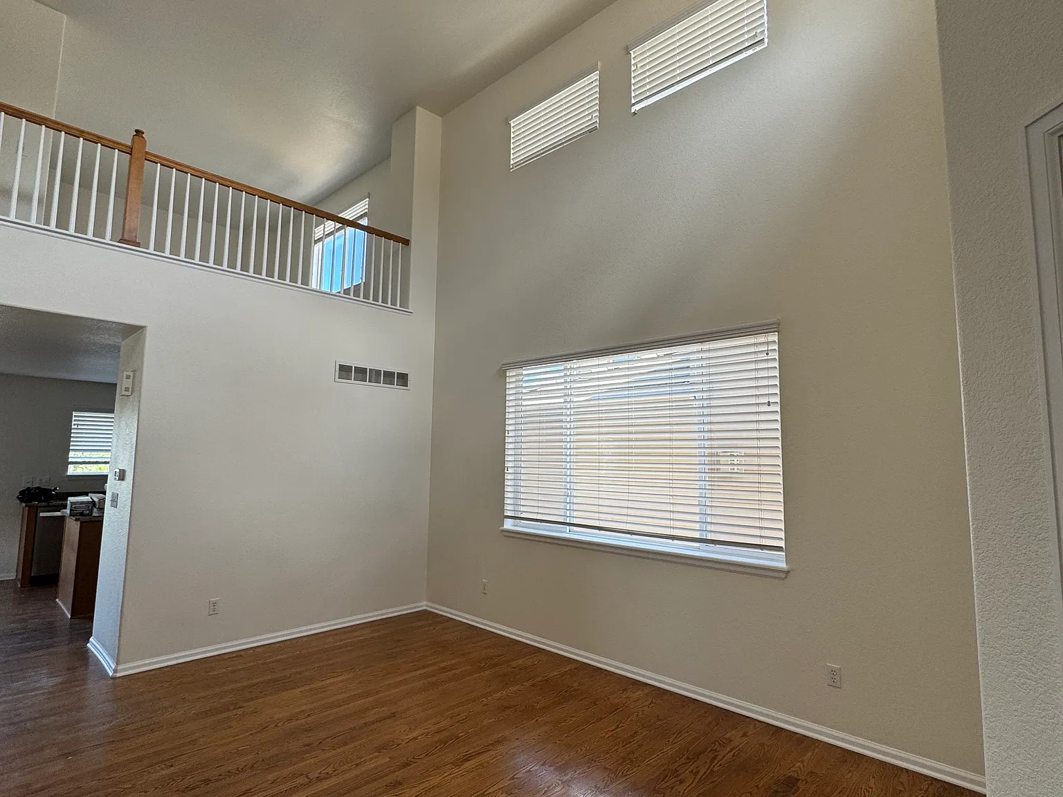 5 bed, 3169 sqft, $3,950 — Photo 4