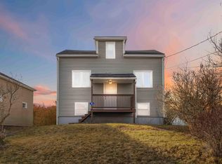 4 Hayes St, Halifax, NS B3R 2B5