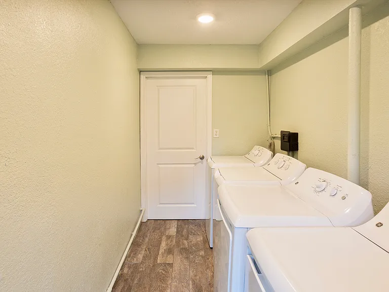 301 S Gomez Ave #G — Photo 20