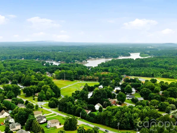 131 Midwood Ln, Belmont, NC 28012