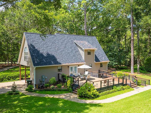 3rd image of 161 Evergreen Ln
