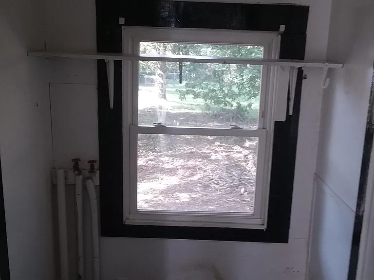 1844 Holly Ave — Photo 18