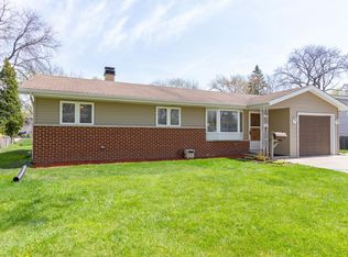 437 Diane Dr, Buffalo Grove, IL 60089