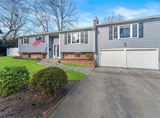 53 Rip Van Winkle Cir, Warwick, RI 02886