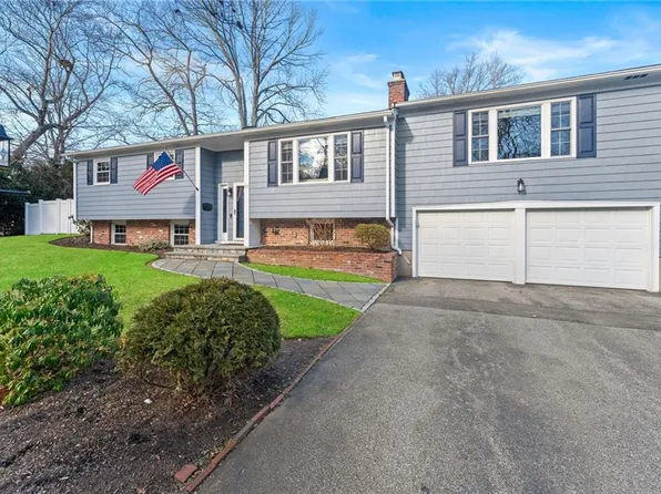 53 Rip Van Winkle Cir, Warwick, RI 02886