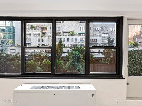 3rd image of 220 E 57th St #18CD