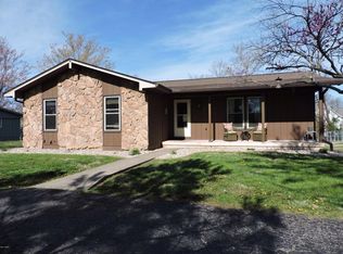 1210 Mockingbird Ln, Carterville, IL 62918