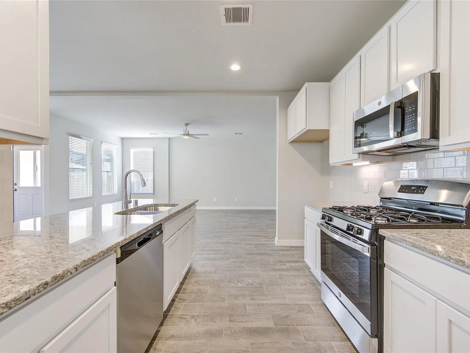 4 bed, 3.5 bath, 2347 sqft, $2,300 — Photo 1