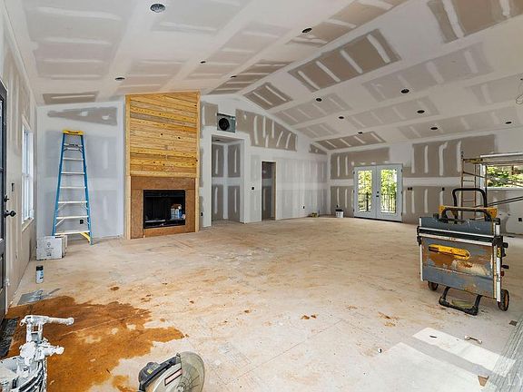 5th image of 1080 Deer Creek Dr
