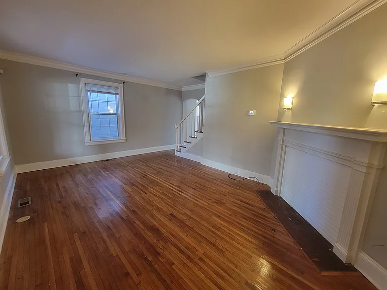 814 Lamar Ave — Photo 2