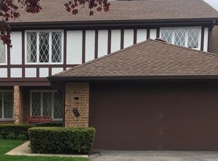 571 Cress Creek Ln, Crystal Lake, IL 60014