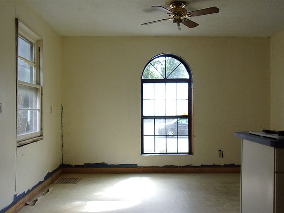 4th image of 1335 E Bowman St