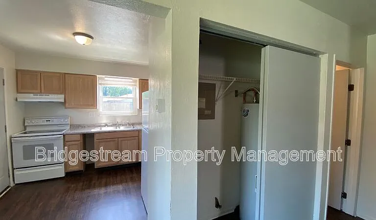 1299-1 Sanlor Ave — Photo 8