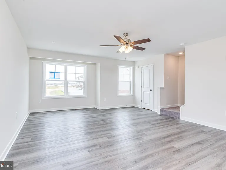 85 Moses Dr — Photo 17