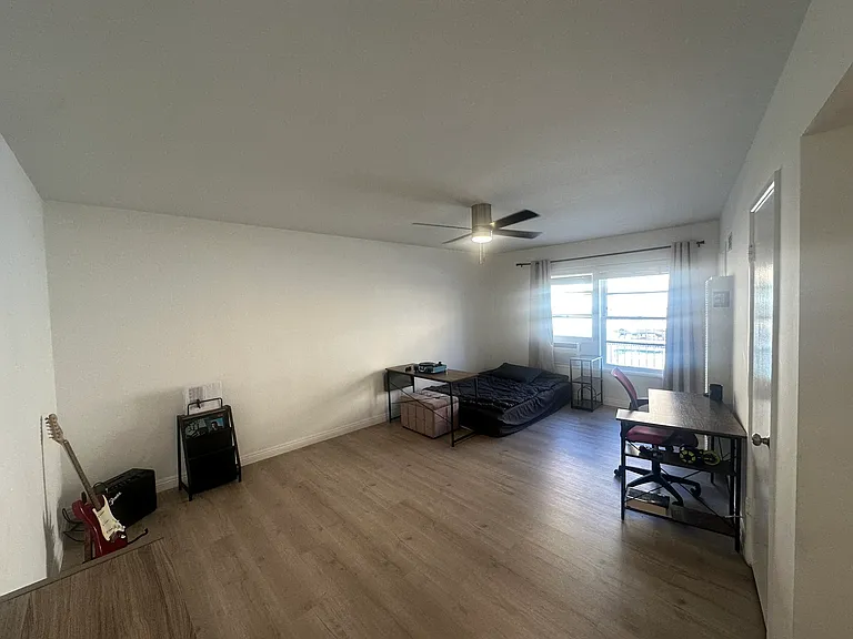 8616 Holloway Dr #106 — Photo 11