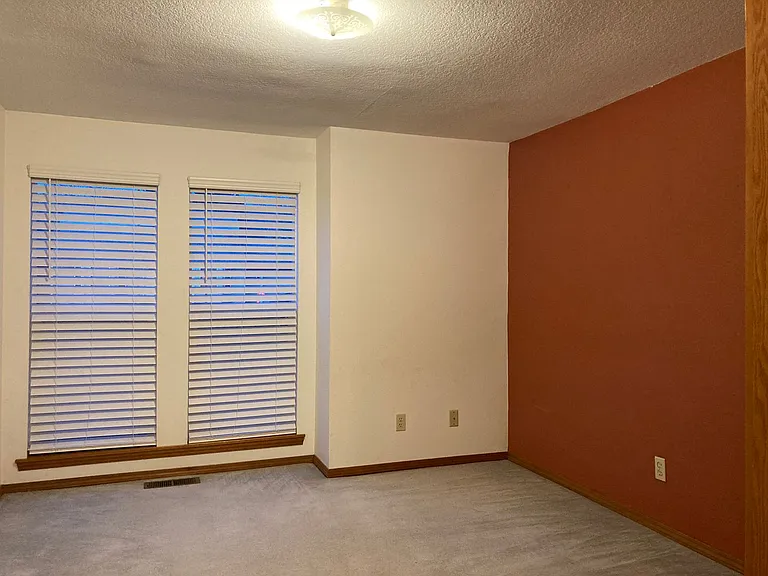 214 Hillsdale Dr — Photo 7