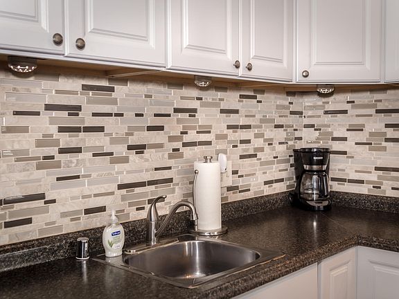 4th image of 471 Hi Country Dr #6-9