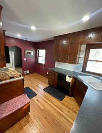 4th image of 8142 Victoria Dr