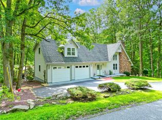 404 Lake Dr, Nesquehoning, PA 18240