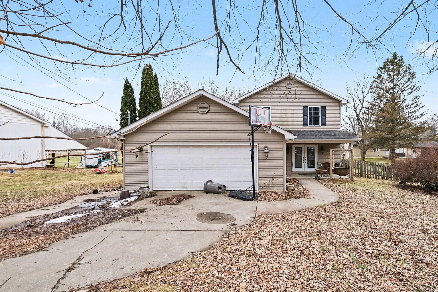 4444 Meadowbrook Dr photo 1