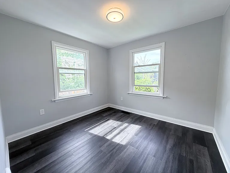 3 Bartlett St — Photo 8