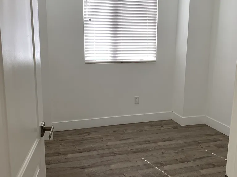 2300 Carmona Ave — Photo 50