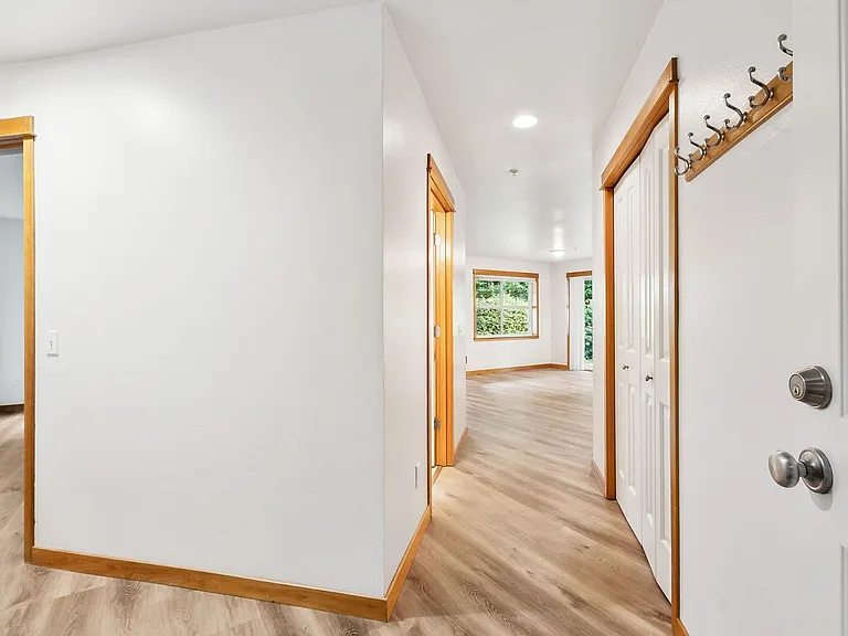 2-Bedroom Apartment for Rent at North Admiral Court - West Seattle — Photo 13
