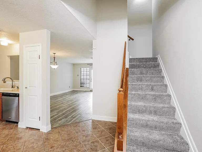 17263 Saturn Ln — Photo 8