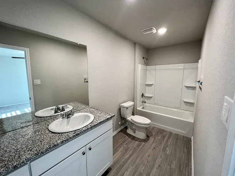 2824 Rosefinch — Photo 16