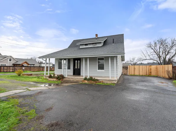 2772 Merriman Rd, Medford, OR 97501