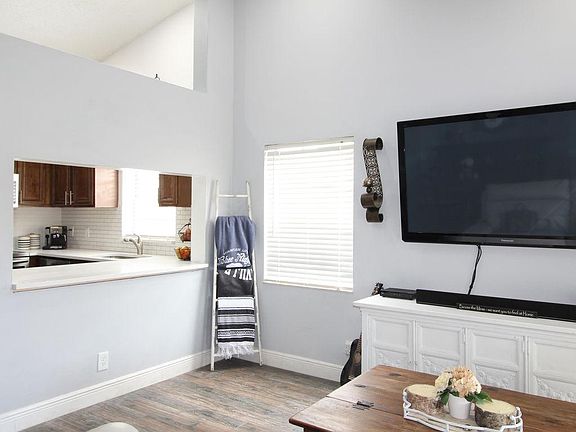 3rd image of 212 Republic Ct
