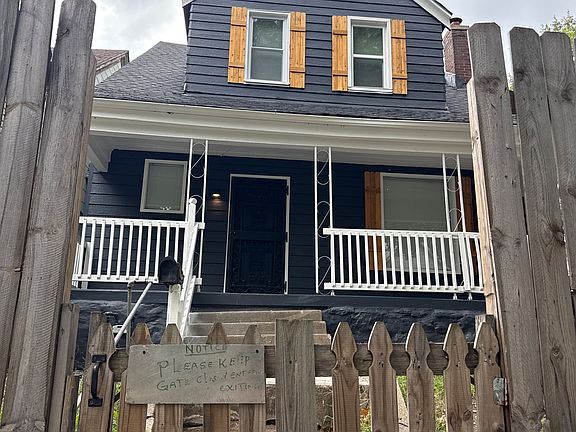 2nd image of 3223 Roberts St