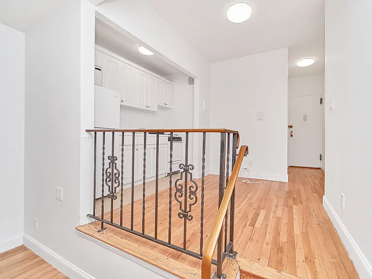 219 E 25th St #4B — Photo 4