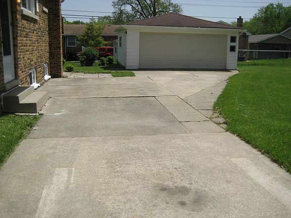 3rd image of 417 N Manchester Dr
