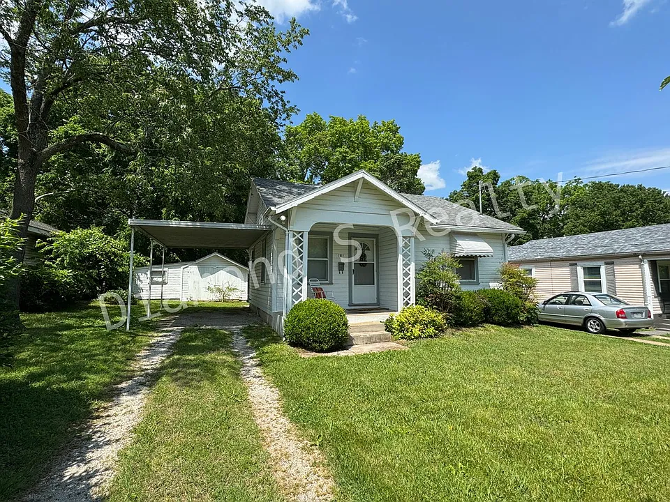 1911 W Elm St