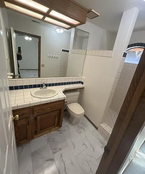 2122 N Clark Ct — Photo 26