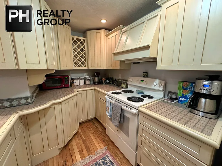 39 Highland Ave — Photo 17