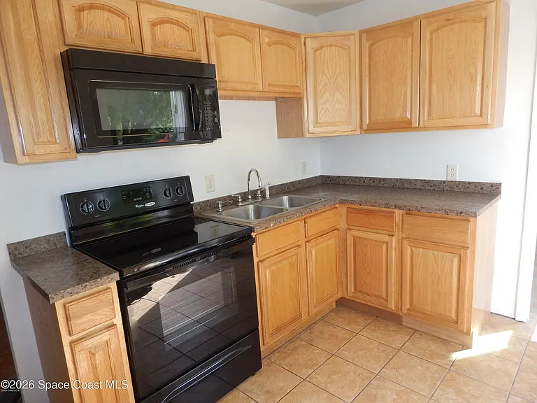 1630 Agnes Ave SE — Photo 5