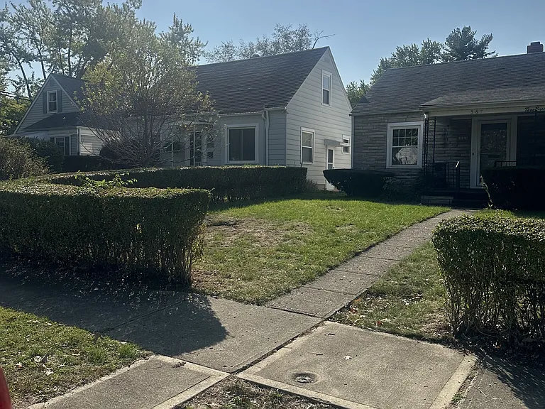 387 E Royal Forest Blvd — Photo 3