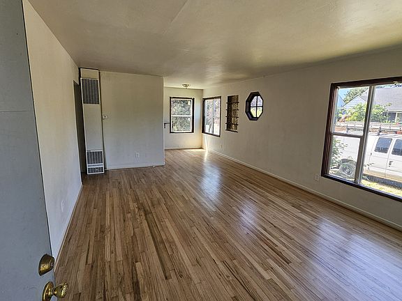 4th image of 2538 NE Killingsworth St #1