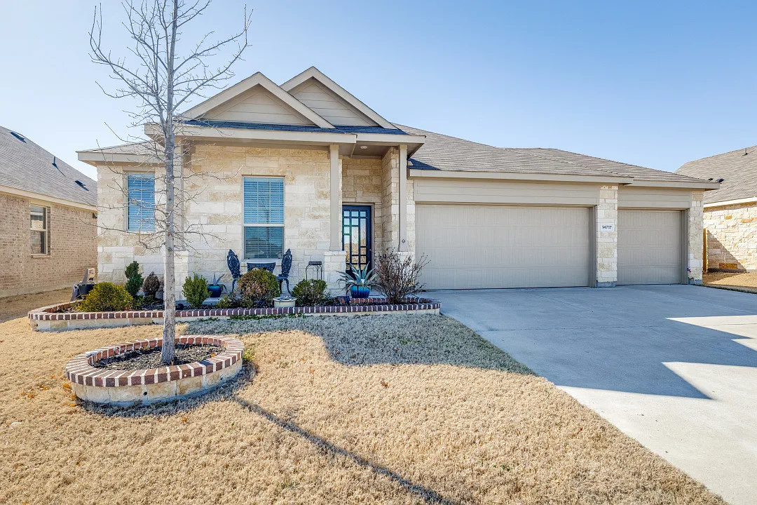 4 bed, 1993 sqft, $2,450 — Photo 3