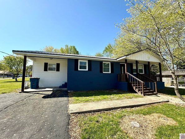 523 W 3rd St, La Center, KY 42056