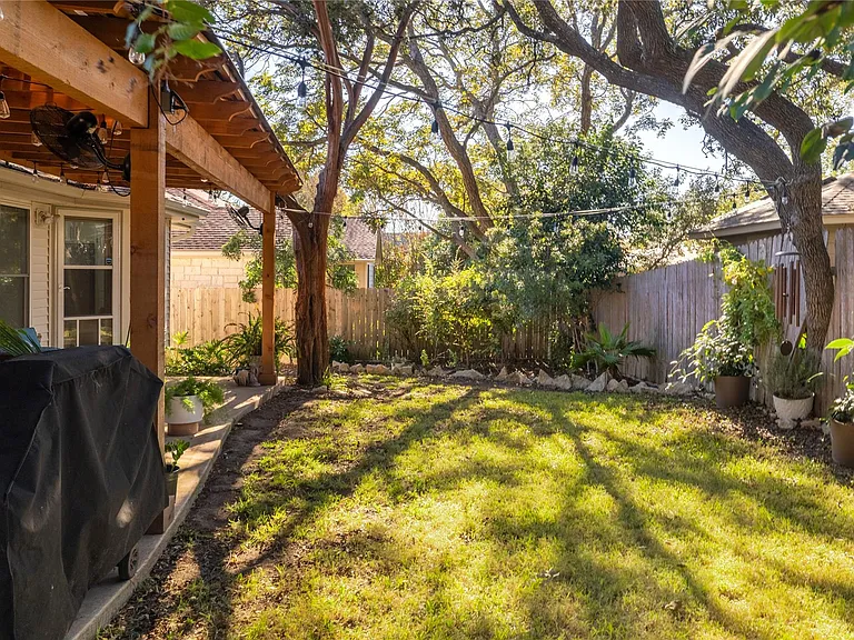 8820 Escabosa Dr — Photo 31