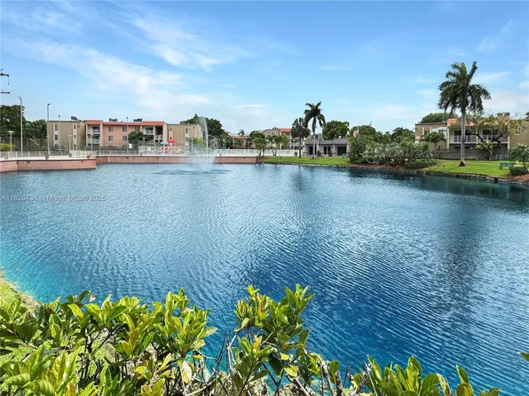 5201 Geneva Way APT 201, Doral, FL 33166