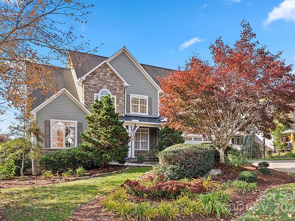 3rd image of 6 Huntington Chase Dr
