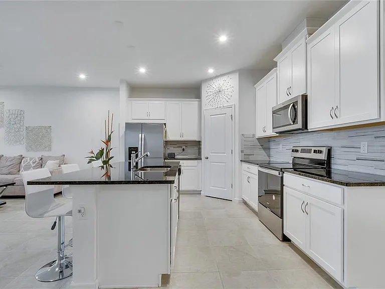 1098 Boardwalk Pl — Photo 7